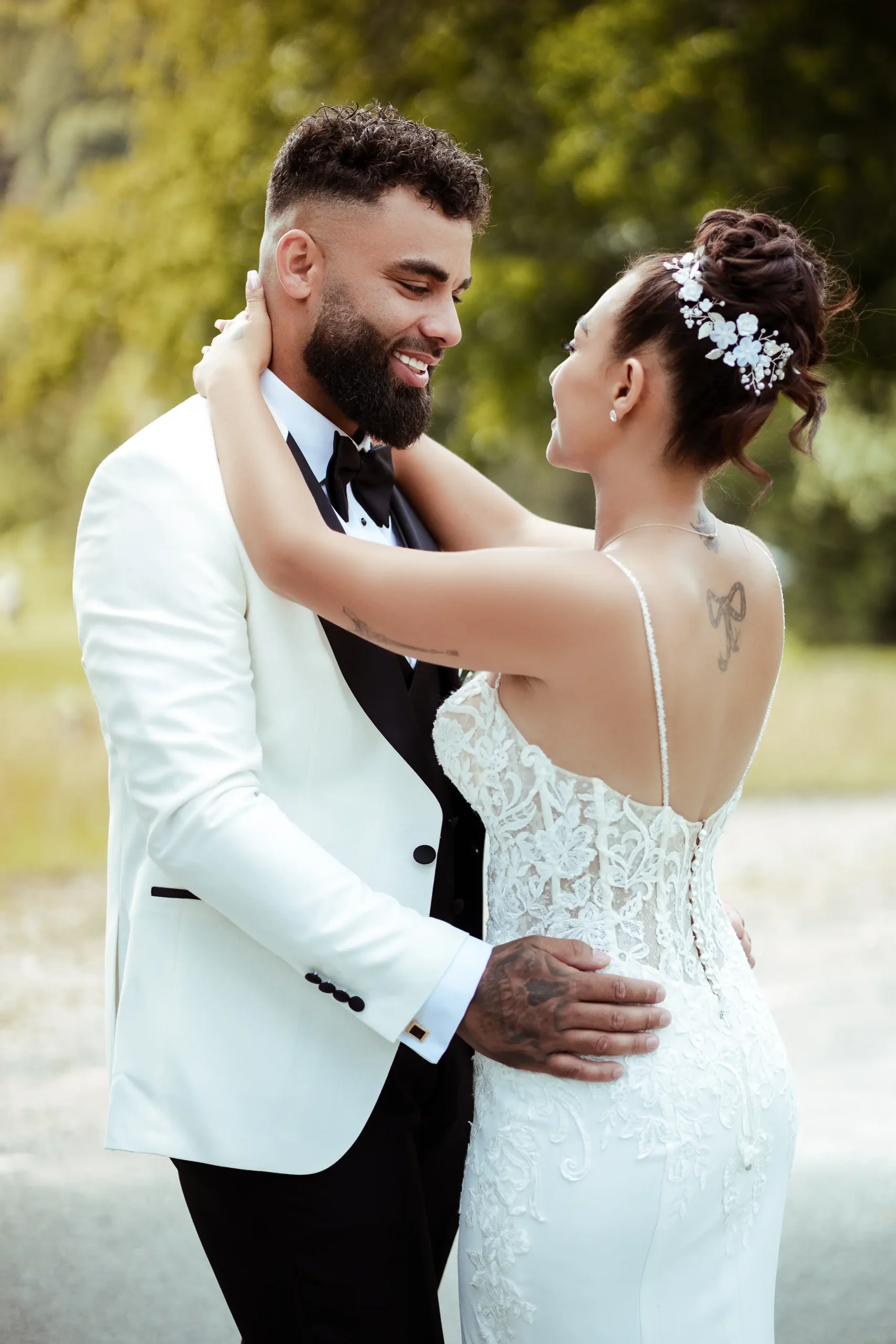 bride and groom pose - VasPhotography