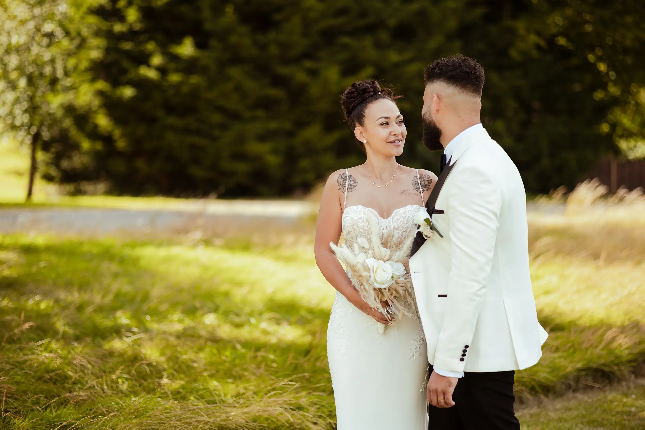 bride & groom close pose - VasPhotography