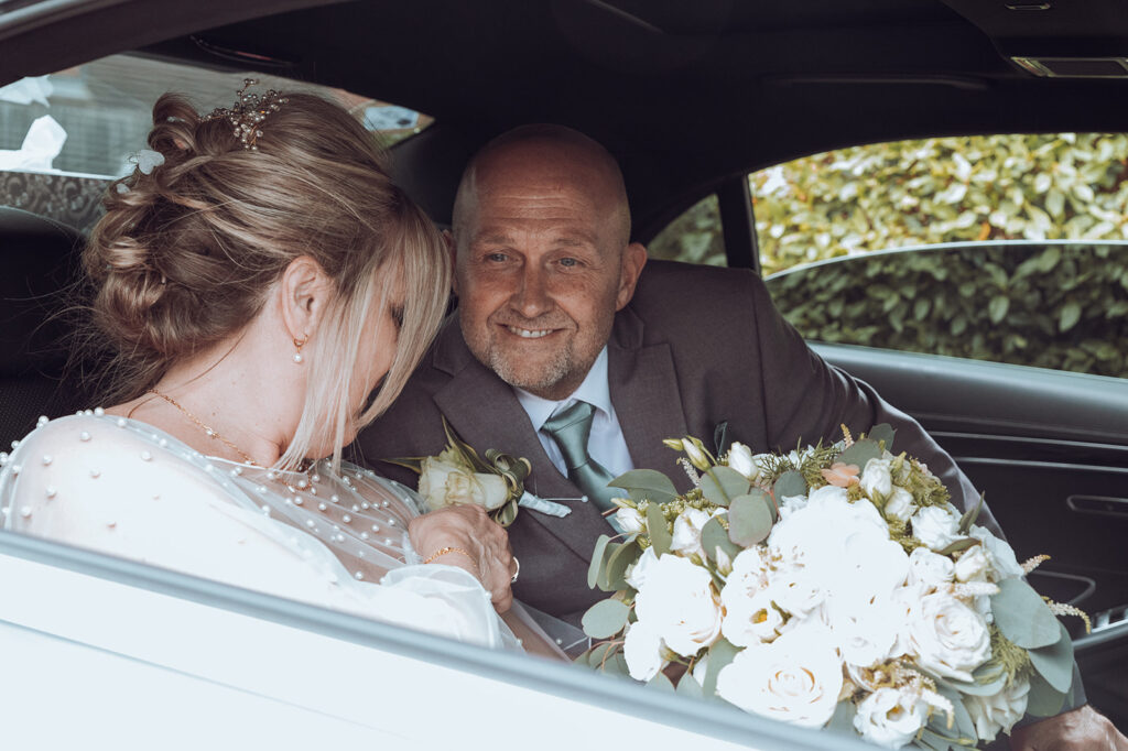 Bride and groom at Weybridge Registry Office on a sunny day | ©VasPhotography