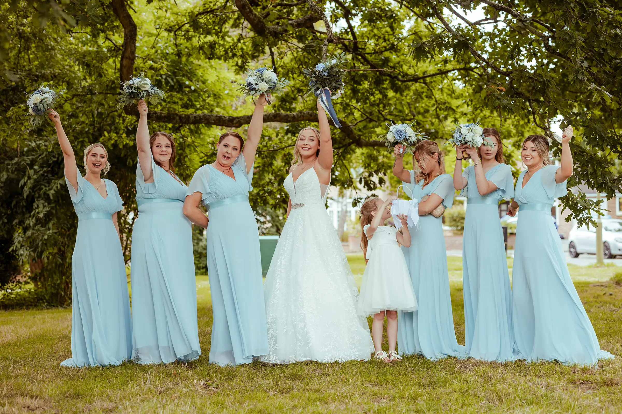 Bride and girls having a group photo | VasPhotography